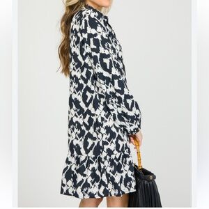 Zara black and white long sleeve abstract print tiered dress with a V-neck